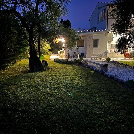 B&B Villa Mediterranee Con Parking Space Трани Екстериор снимка