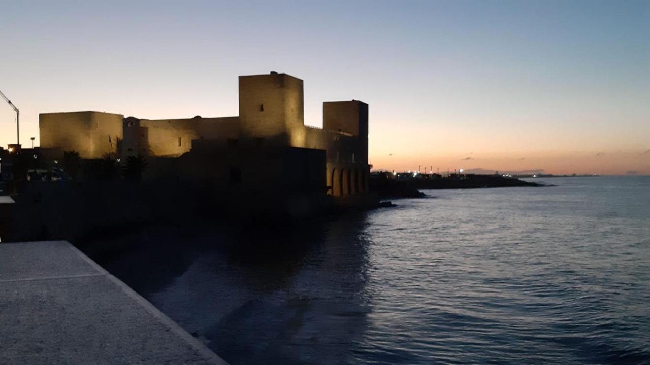 B&B Villa Mediterranee Con Parking Space Трани Екстериор снимка