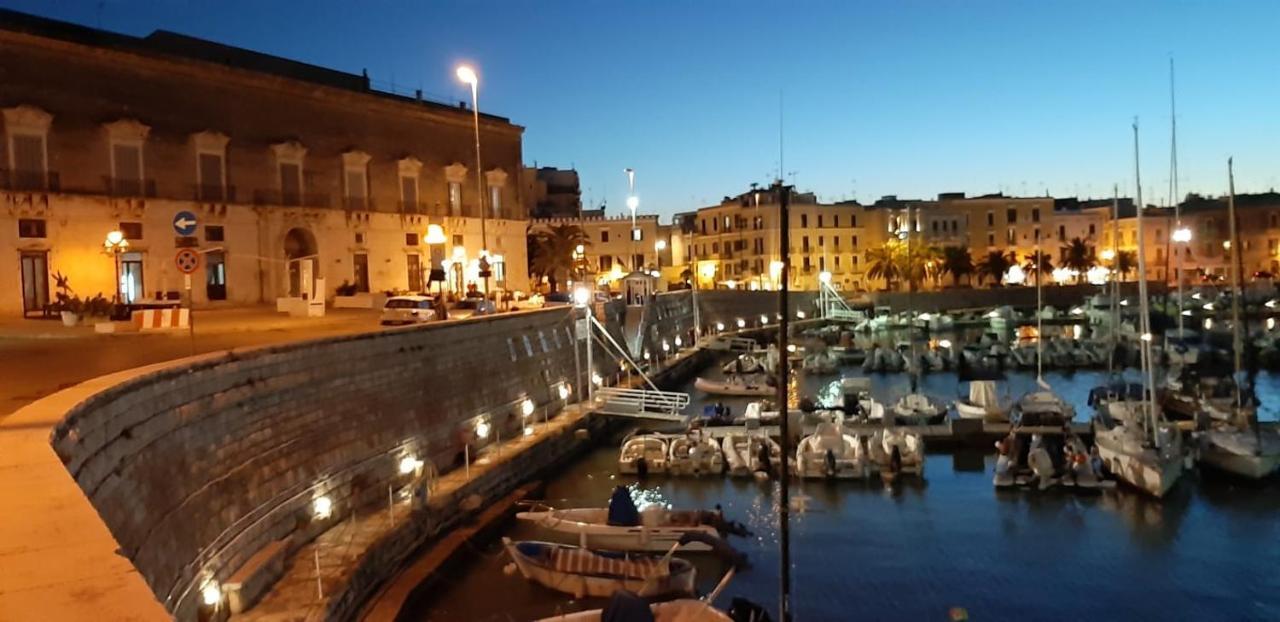B&B Villa Mediterranee Con Parking Space Трани Екстериор снимка