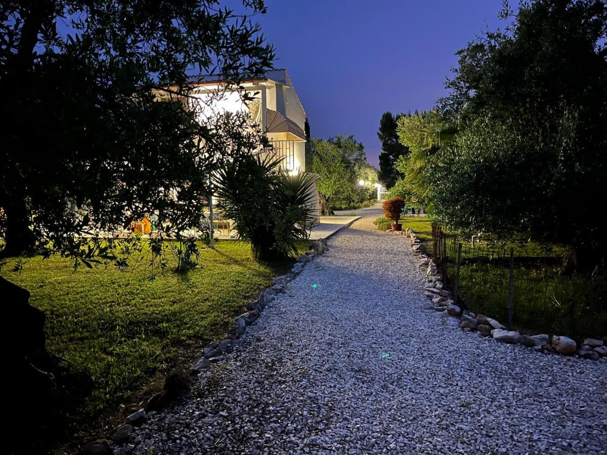 B&B Villa Mediterranee Con Parking Space Трани Екстериор снимка