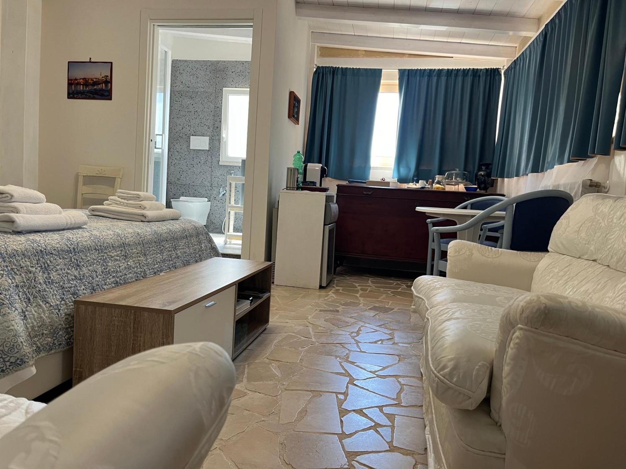 B&B Villa Mediterranee Con Parking Space Трани Екстериор снимка