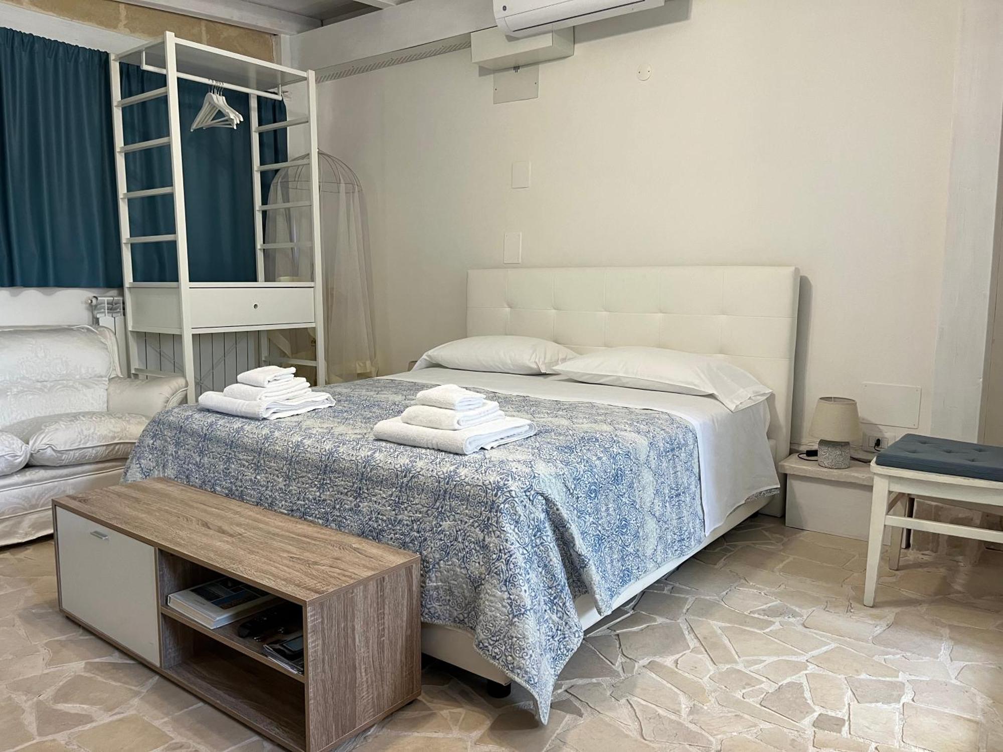 B&B Villa Mediterranee Con Parking Space Трани Екстериор снимка
